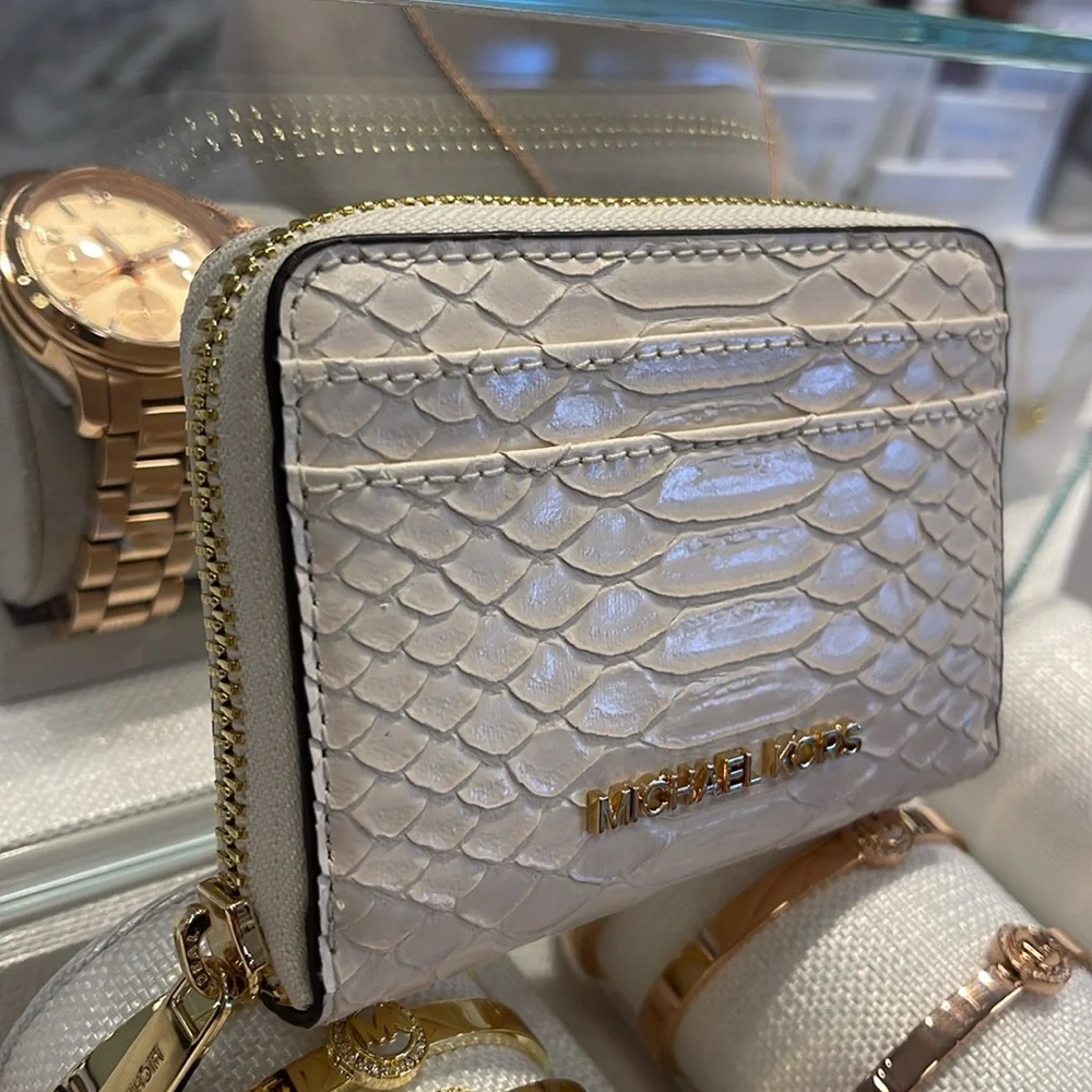 Michael Kors Women Medium Zip Around Card Case Coin Pouch Wallet Light Cream
NWT - Picture 2 of 16